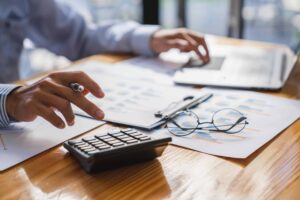 Immobilienbewertung - Ermittlung des Wertes einer Immobilie - Bewertungsmethoden und Einflüsse auf den Marktwert einfach erklärt