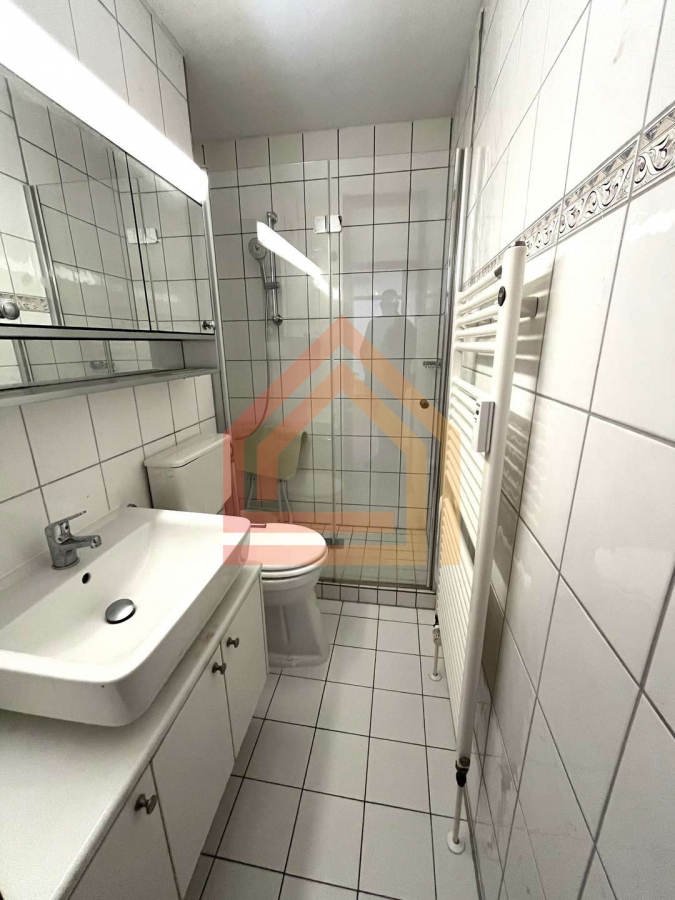 Bezugsfreie, ideal geschnittene 2-Zimmer-Wohnung in zentraler Lage - Photo 5